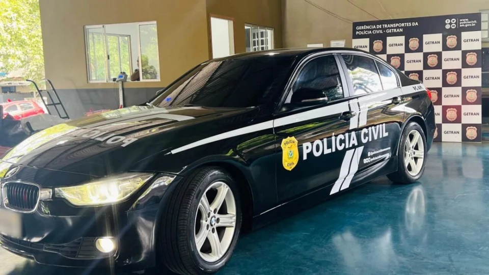 BMW de luxo apreendida do tráfico é transformada em viatura da polícia do Amazonas