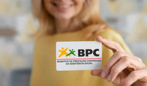 Aposentados e PCDs podem receber benefício maior que Bolsa Família; veja como