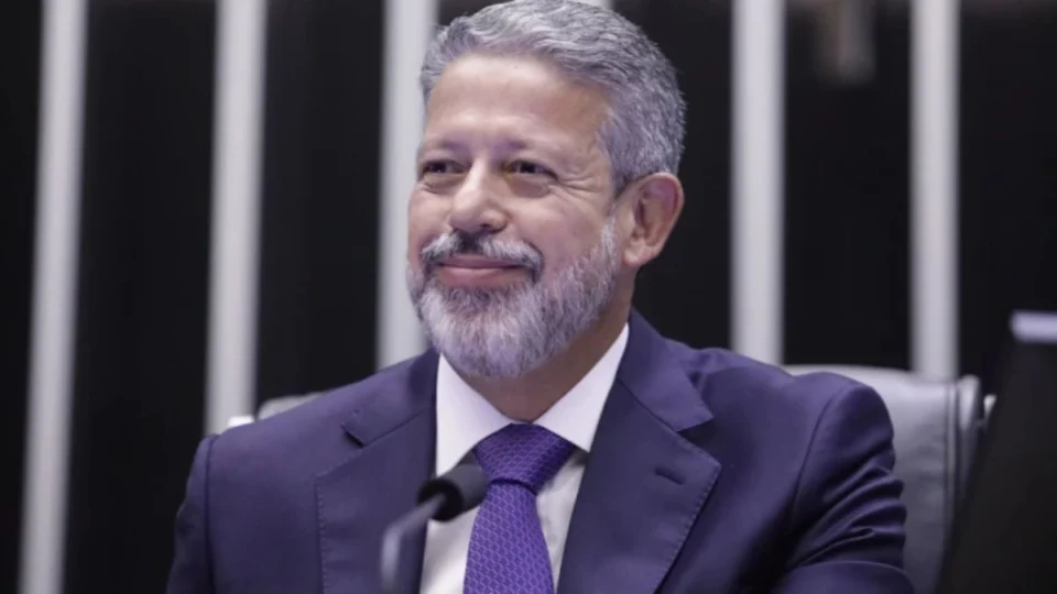 Lira no comando: PP articula mudanças em projeto que isenta imposto de renda; entenda