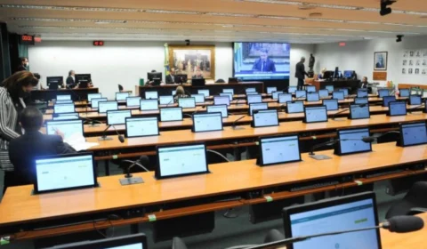 Entenda a escalada da oposição para debater anistia na Câmara; comissões foram canceladas