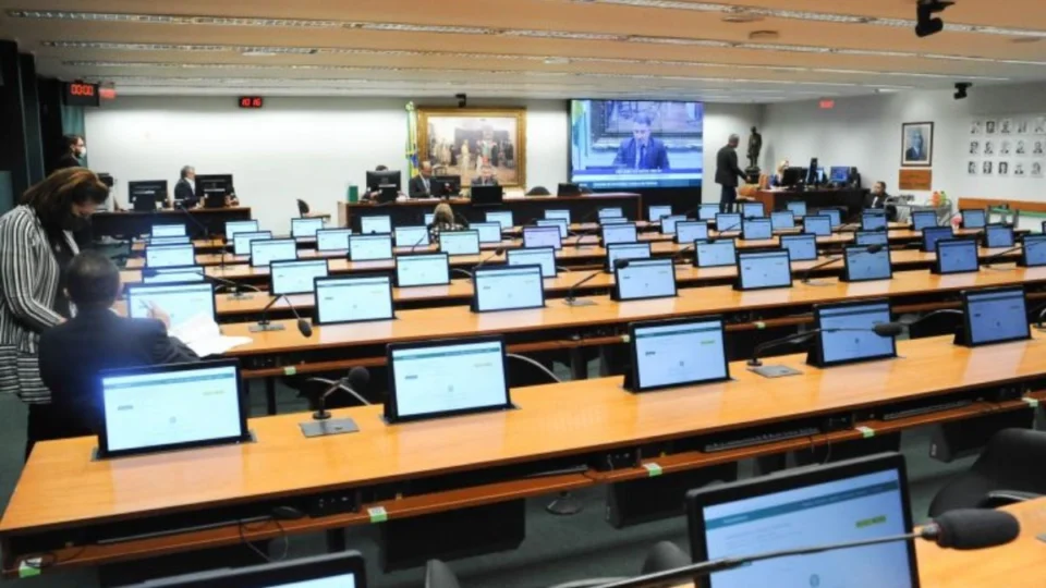 Entenda a escalada da oposição para debater anistia na Câmara; comissões foram canceladas