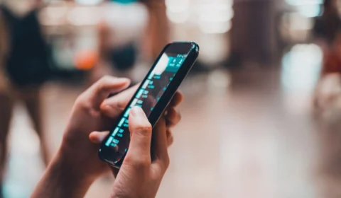 Como ganhar dinheiro pelo celular: estratégias para transformar seu smartphone em uma fonte de renda