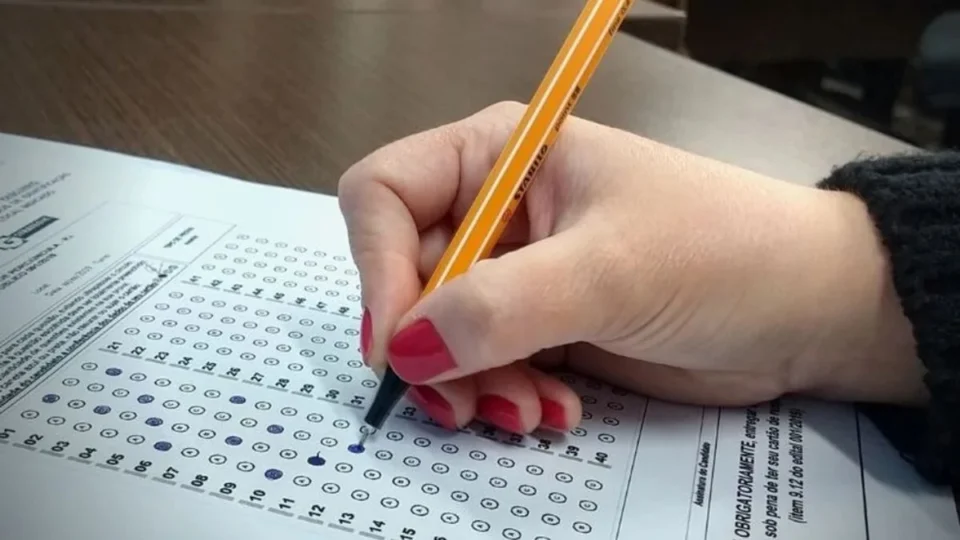 Concurso para professores com salário de quase R$ 7 mil; veja vagas e como se inscrever