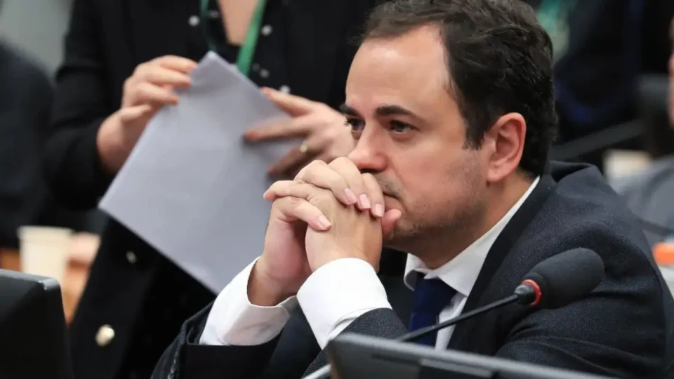 Quando um parlamentar pode ser cassado? Entenda o caso de Glauber Braga e o episódio com o MBL
