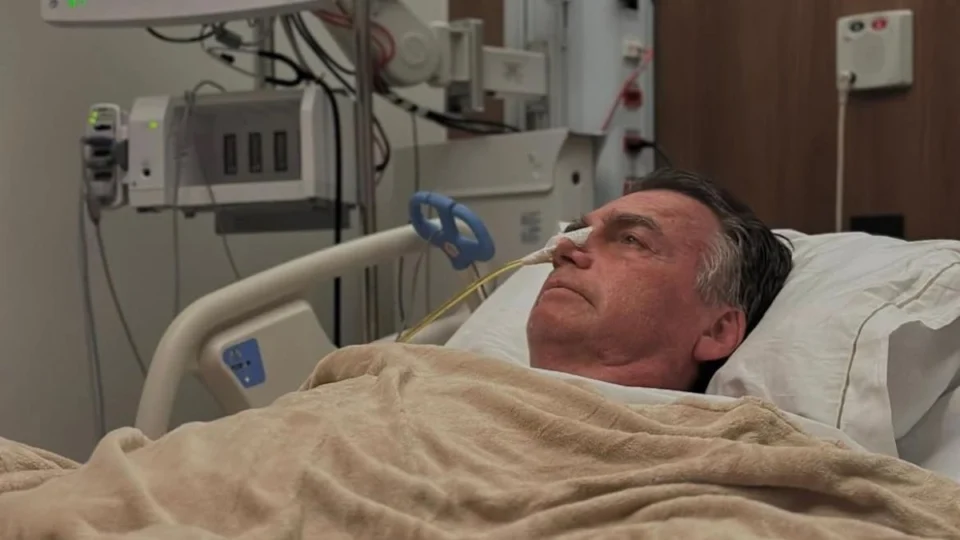 Bolsonaro publica primeira foto após cirurgia e fala sobre recuperação; veja