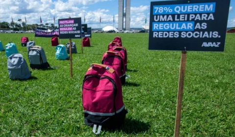 ‘Desafio do desodorante’ reacende debate sobre o PL das Fake News; entenda