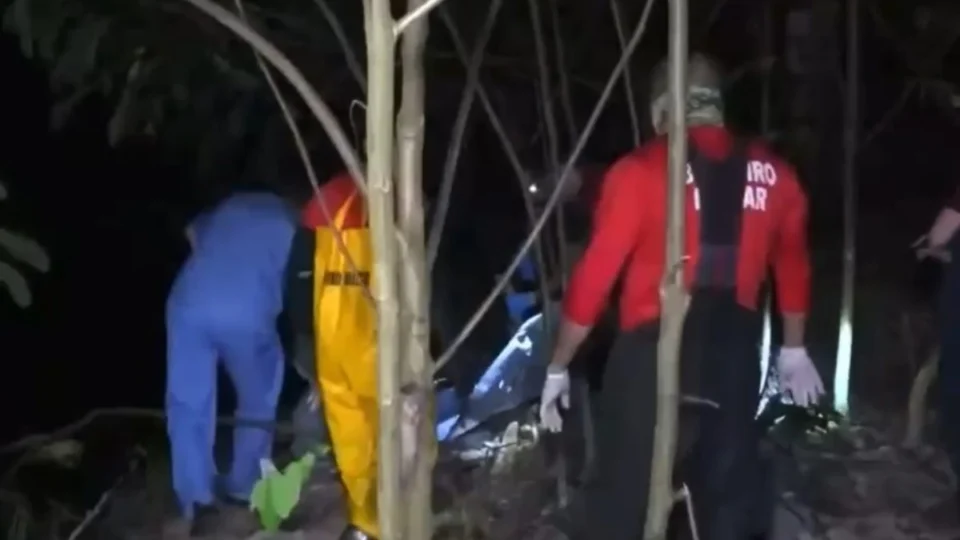 VÍDEO: Corpo degolado e em estado de decomposição é encontrado em igarapé de Manaus