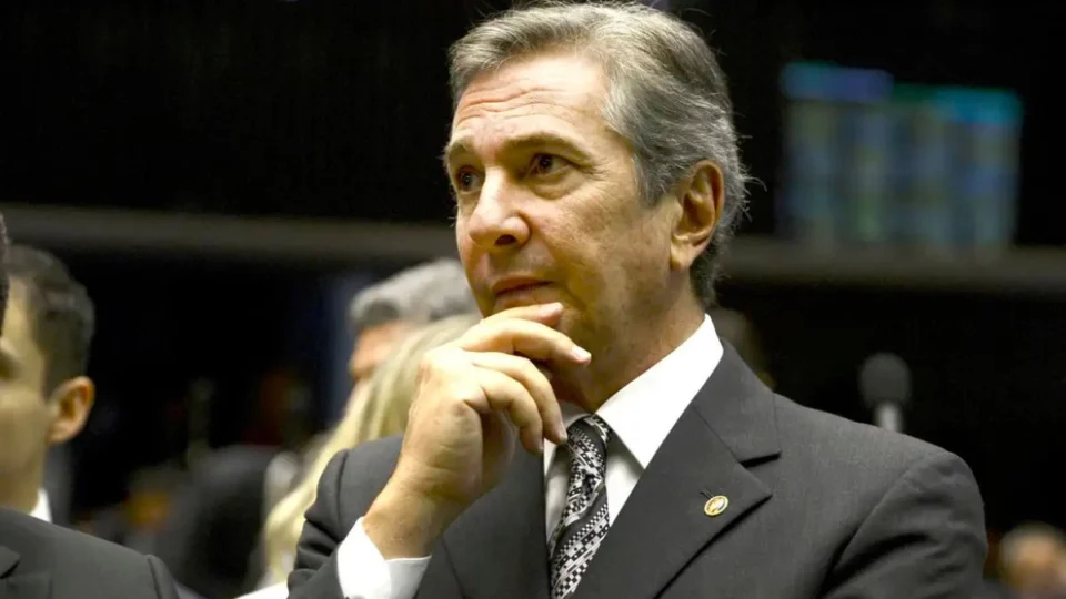 Reações à prisão de Collor: memes com Bolsonaro e indignação com o passado