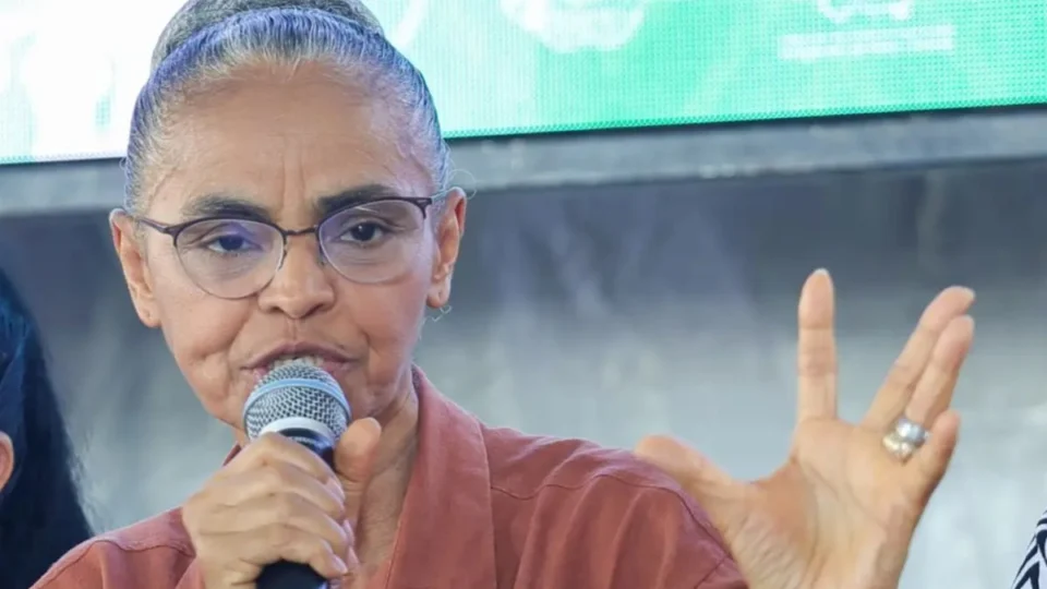 Ministra Marina Silva sofre fratura lombar em casa e é atendida em hospital de Brasília