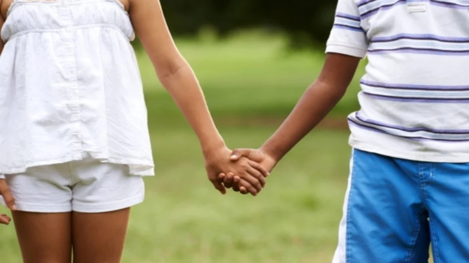 ‘Criança não namora’: delegada revela perigo do namoro infantil após caso polêmico em Manaus