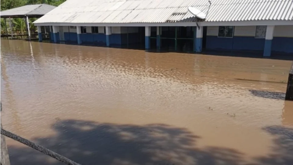 Cheia do rio Madeira: aulas são suspensas por 15 dias devido ao nível crítico em Porto Velho