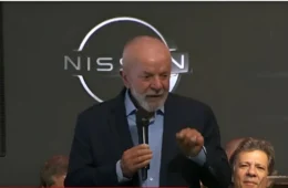 Lula afirma que o Brasil ‘não pode viver eternamente do Bolsa Família’ durante visita à fábrica da Nissan