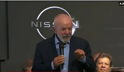 Lula afirma que o Brasil ‘não pode viver eternamente do Bolsa Família’ durante visita à fábrica da Nissan