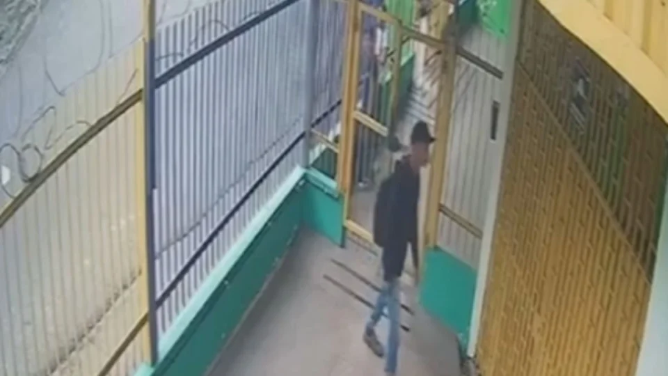 Merendeira é assaltada dentro de escola na zona Leste de Manaus; veja vídeo