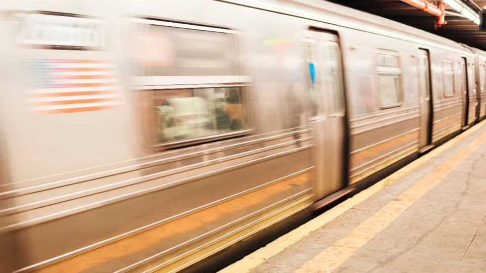 Metrô fecha para manutenção nas vias neste domingo (13) no DF