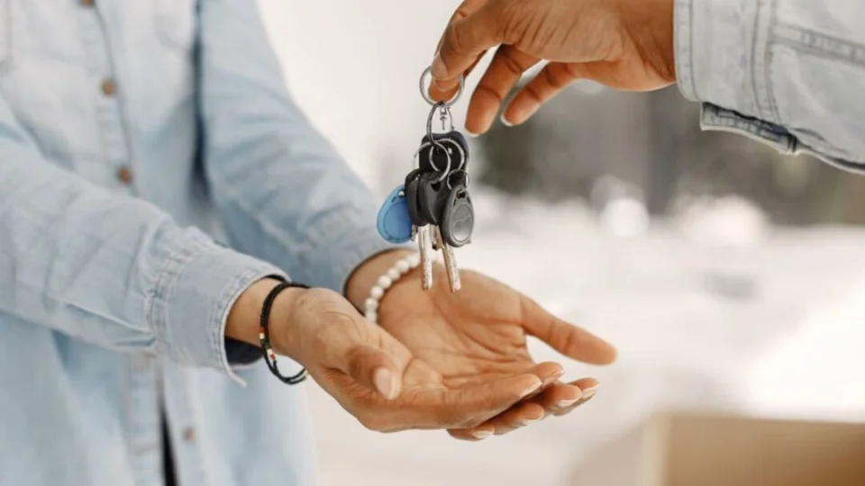 Nova lei estabelece limites para reajuste de aluguel em contratos residenciais; entenda