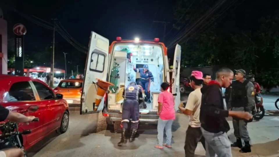 Vendedor de chocolate é baleado em frente a supermercado na Zona Norte de Manaus