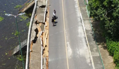 Orla de Silves é interditada após deslizamento de terra causado por fortes chuvas; veja imagens