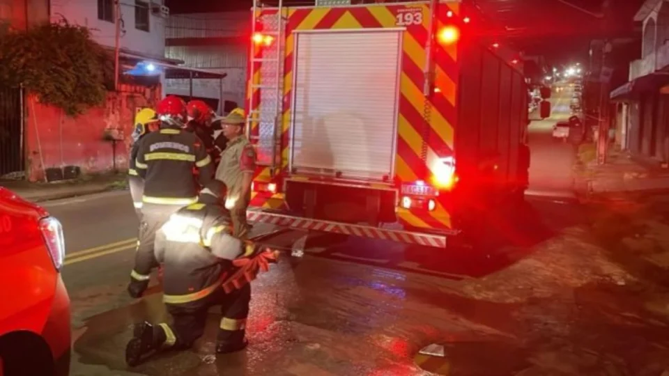 VÍDEO: princípio de incêndio assusta moradores de Kitnet na zona Oeste de Manaus