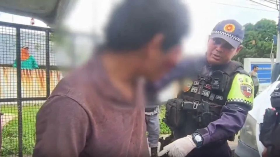 Populares espancam suspeitos durante tentativa de assalto a ônibus em Manaus; veja vídeo