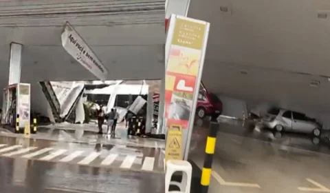 Teto de posto de combustível desaba durante forte chuva em Iranduba; veja vídeo