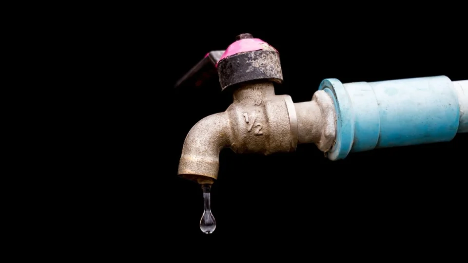 Abastecimento de água em Manaus é afetado por apagão; confira situação atual