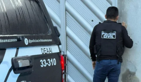 Namorada de adolescente suspeito de abusar da própria irmã é apreendida por participação nos atos em Manaus