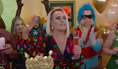 Ana Maria Braga dedica festa de aniversário ao ‘capeta’ e viraliza; veja vídeo
