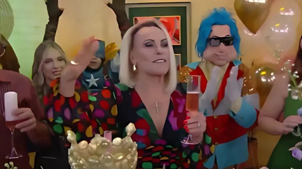 Ana Maria Braga dedica festa de aniversário ao ‘capeta’ e viraliza; veja vídeo