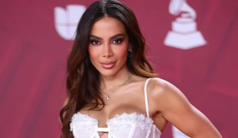 Anitta x Annita: cantora disputa direito sobre nome de remédio para verme