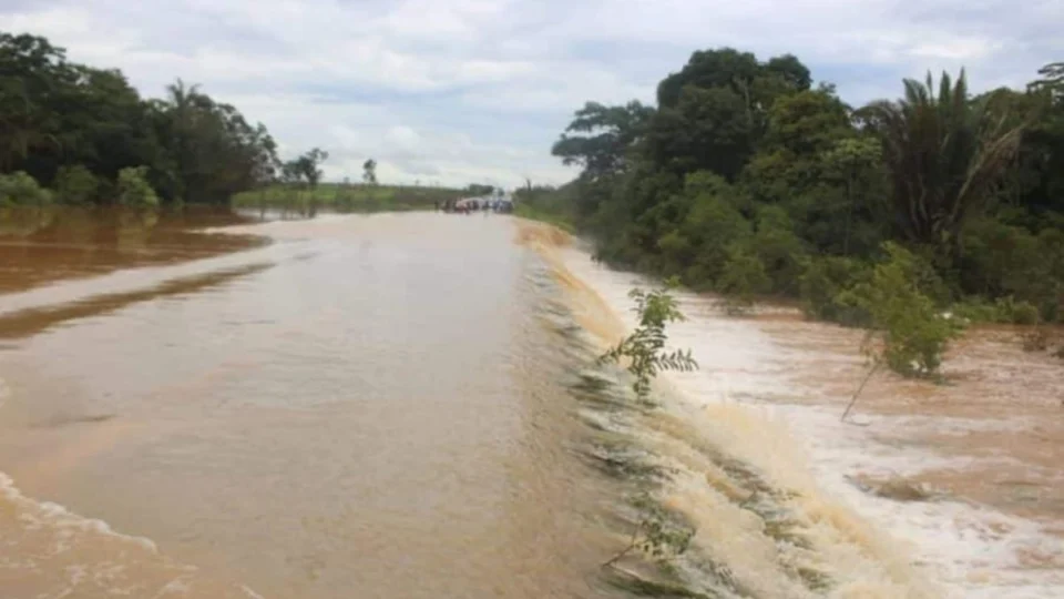 Cheia do rio Madeira isola Apuí e causa desabastecimento, no Amazonas