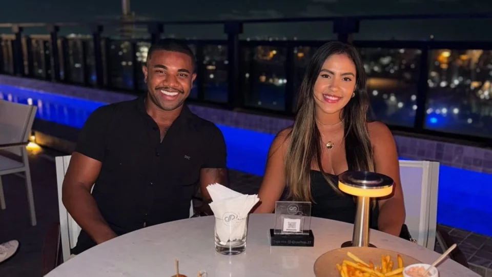 Davi Brito comenta rumores de término após anúncio de gravidez: ‘quer ficar sozinha’