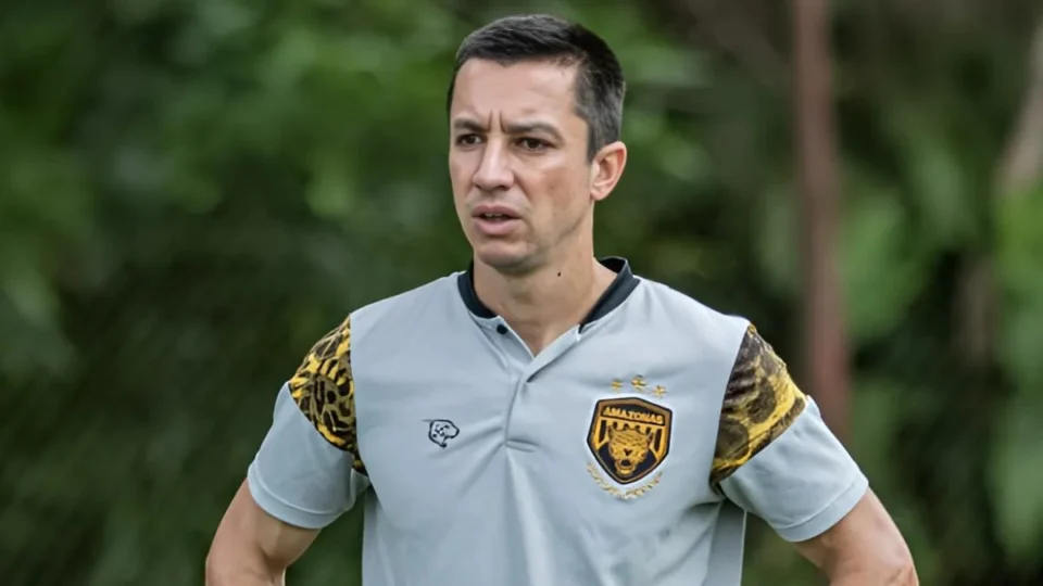 Eduardo Barros sai do comando técnico do Amazonas FC; confira mudança
