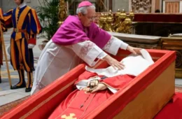 Velório do Papa Francisco: Vaticano divulga fotos do sepultamento; veja