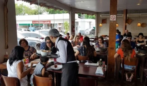 ‘Feriadão’ de abril deve impulsionar vendas em bares e restaurantes no Amazonas, diz pesquisa