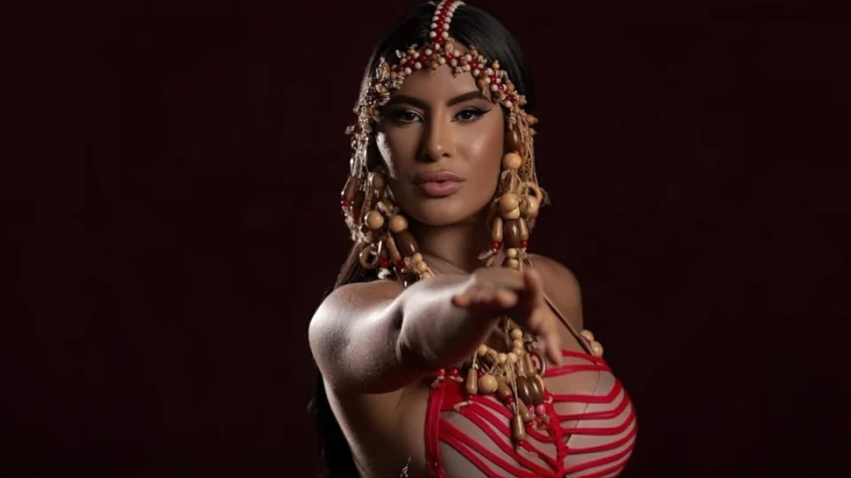 Isabelle Nogueira recebe títulos de cidadã em Parintins e Juruti