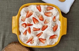 Morangoffe fácil: veja como fazer esta sobremesa gelada e rápida