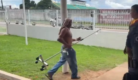 VÍDEO: paciente tenta fugir de hospital no Amazonas com soro pendurado no braço