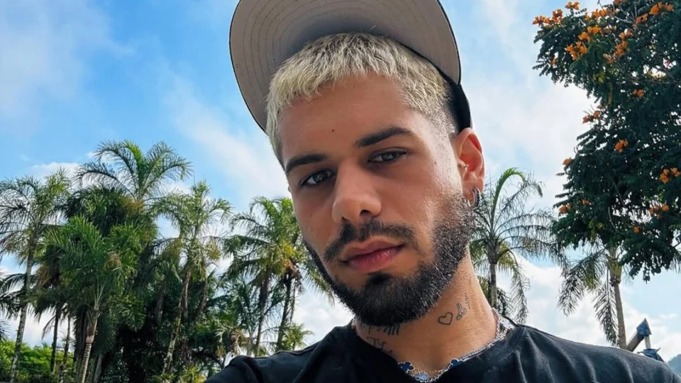 Zé Felipe se irrita ao ser questionado se já teve relações com homens: ‘Já’