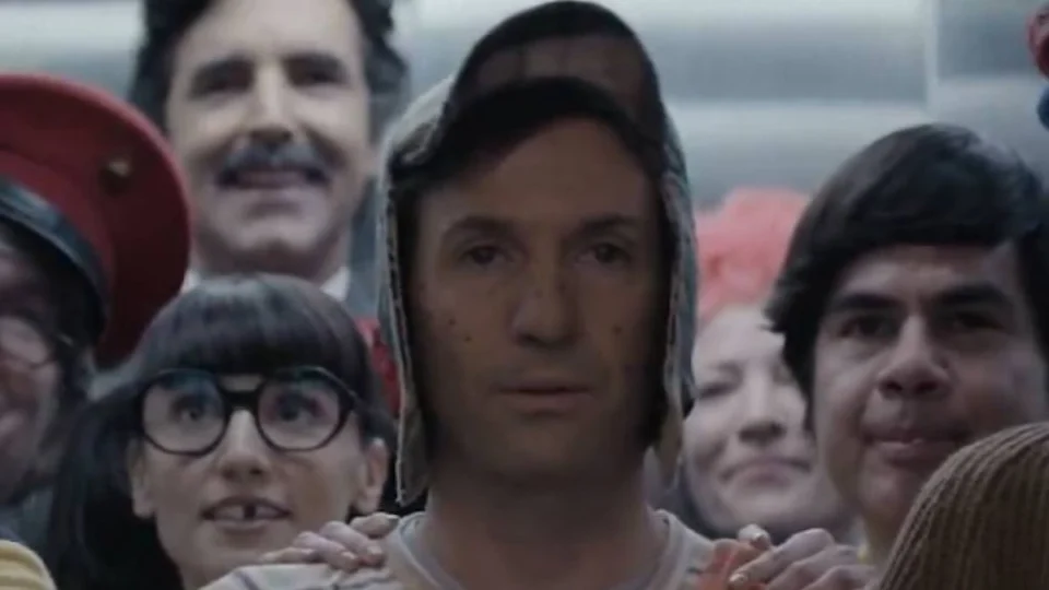 ‘Chespirito’: Max divulga trailer de série sobre Roberto Gómez Bolaños, o Chaves, e encanta fãs; assista