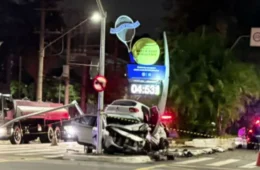 Como foi o acidente que deixou dois carros empilhados em São Paulo nesta sexta-feira (2)