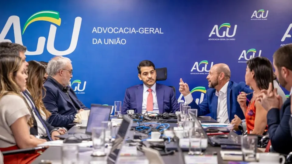 INSS anuncia plano para devolver dinheiro a aposentados vítimas de fraude