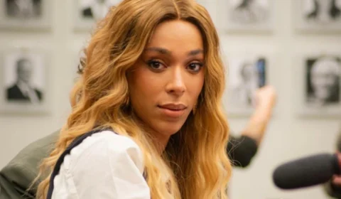 Erika Hilton denuncia Flávio Bolsonaro e Nikolas Ferreira ao MPF por apologia a golpe