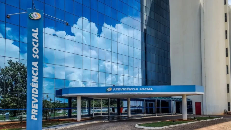 INSS investiga 12 entidades por desvio bilionário de aposentados; saiba quais são