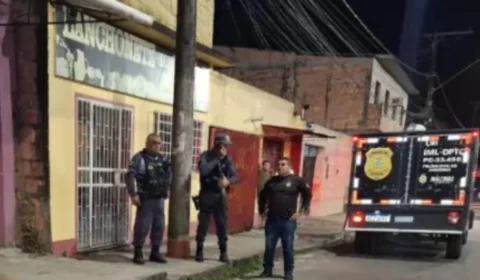 VÍDEO: homem é executado a tiros na frente da esposa e da filha na Zona Norte de Manaus