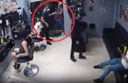 VÍDEO: suspeito armado aterroriza e assalta clientes em barbearia de Manaus