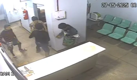 VÍDEO: presos fingem passar mal e atacam policiais para roubar arma no Amazonas; confira