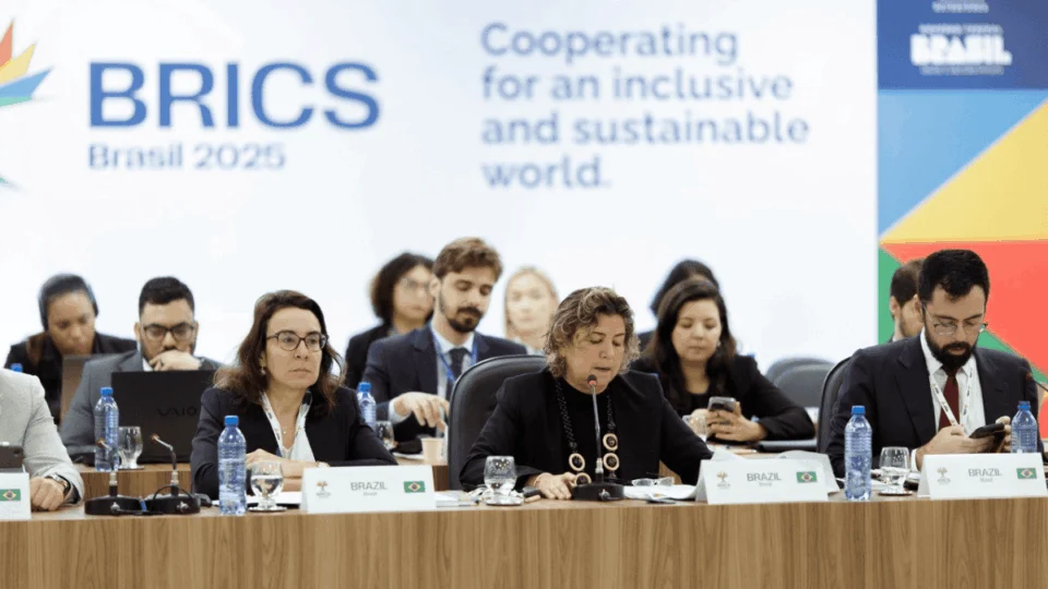 BRICS aprova plano conjunto de financiamento climático rumo à COP30