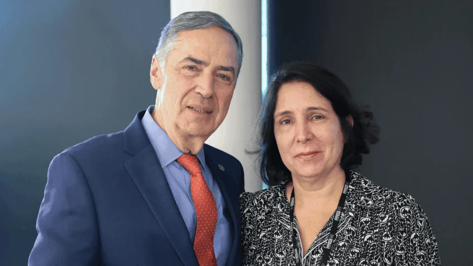 ‘Somos solidários’: Barroso recebe oficial de Justiça alvo de constrangimento por Bolsonaro