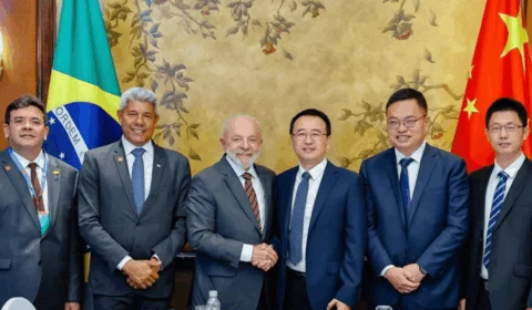 Em ano de COP30, Lula garante US$ 1 bilhão da China para energia limpa no Brasil